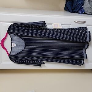 #251 - Lularoe Perfect T, NWT